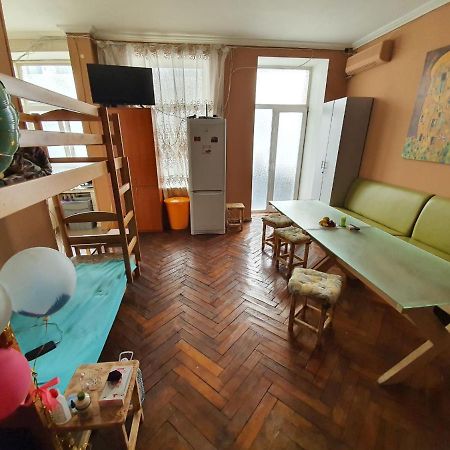 Хостел На Льва Толстого Κίεβο Εξωτερικό φωτογραφία